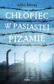 Chlopiec w pasiastej pizamie